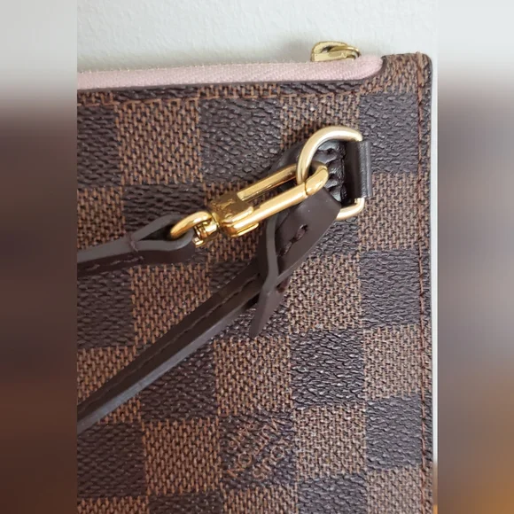 Louis Vuitton Neverfull MM GM pouch - Picture 6 of 14